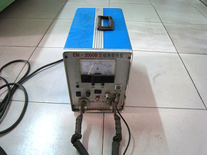 Magnetic particle flaw detector